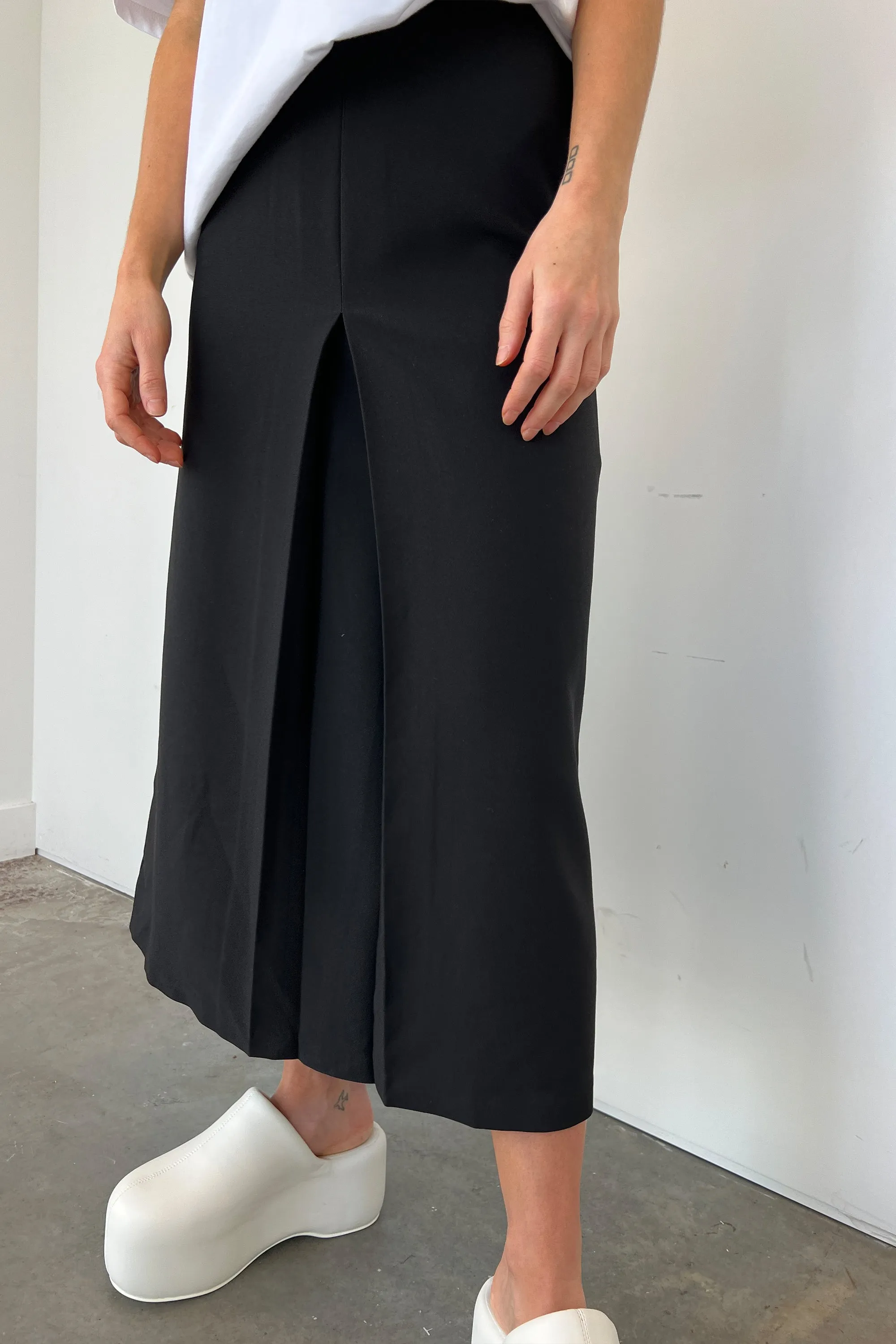 MIDI SKIRT WITH FRONT PLEAT